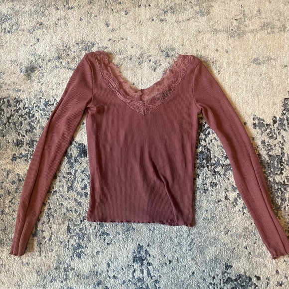 Regular length long sleeve cute front laced shirt - Picture 1 of 2